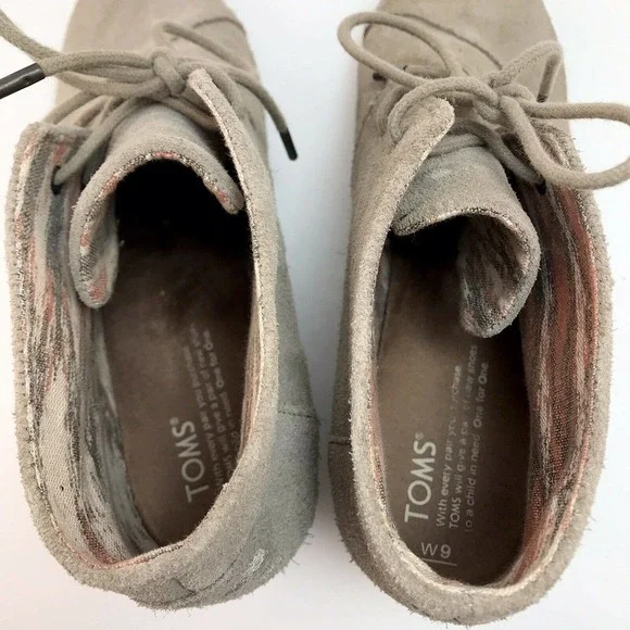 TOMS Desert Tan Taupe Suede Lace-Up Ankle Boots Wedge Booties Size W9 - Picture 12 of 12